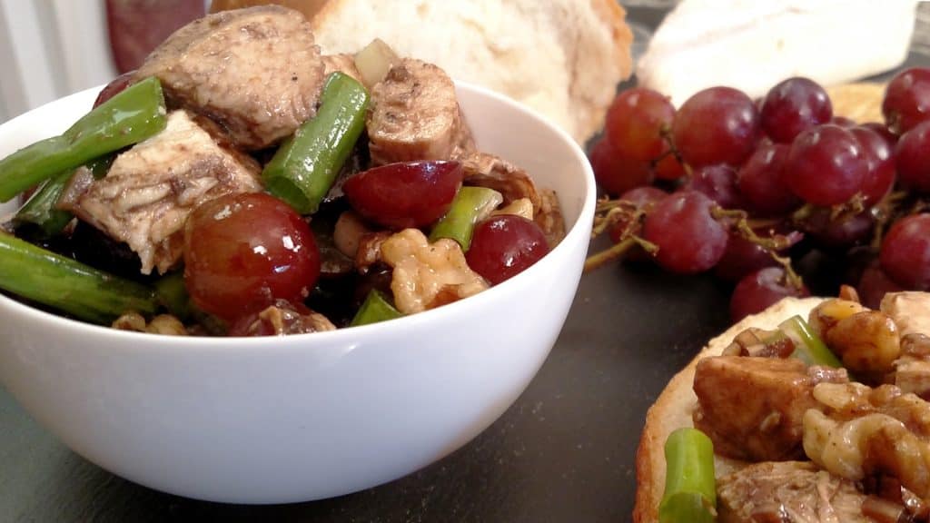 Balsamic Chicken Walnut Salad // Tiny Kitchen Big Taste